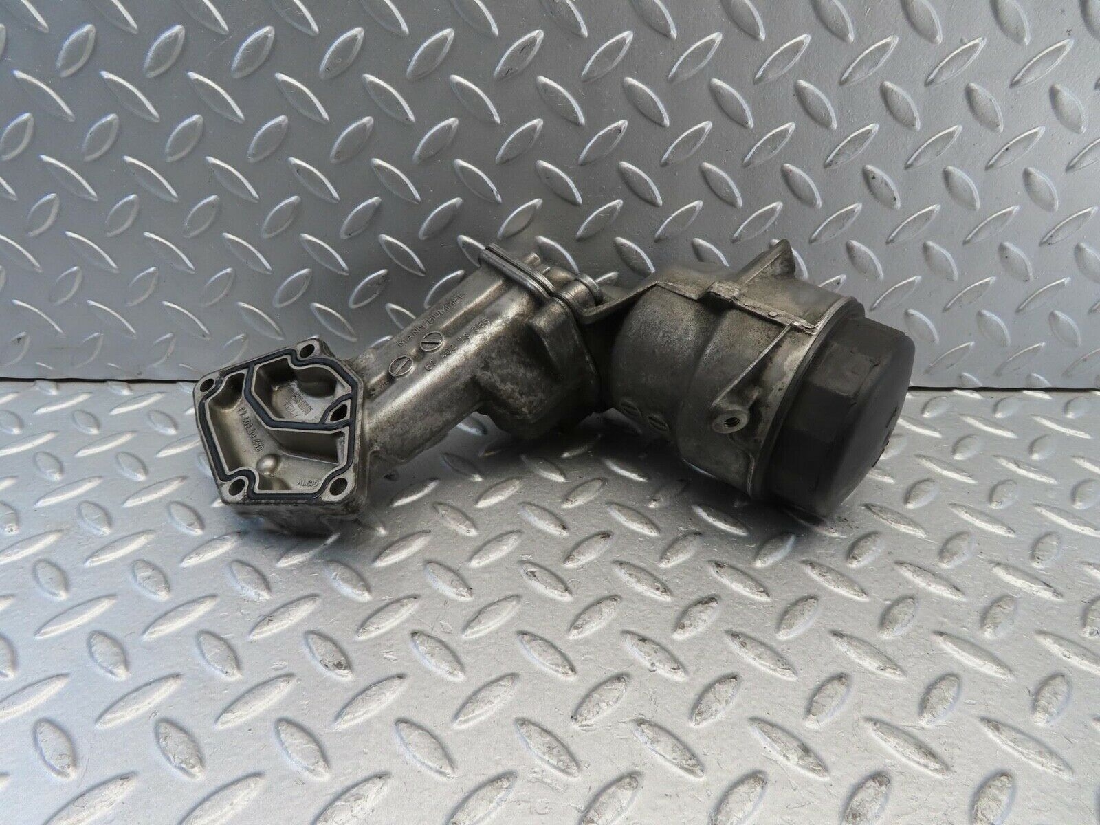 11285 Mercedes-Benz W221 S320 Engine Oil Filter Housing 6740273366