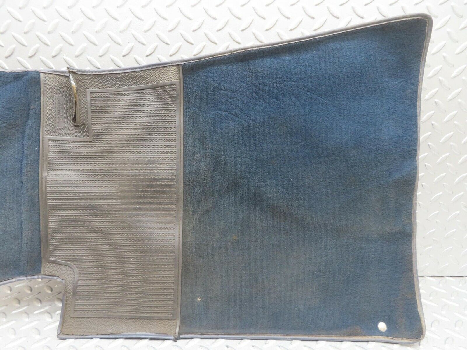 13888 Mercedes-Benz C107 280SLC Front Left Floor Carpet LHD 1076840330