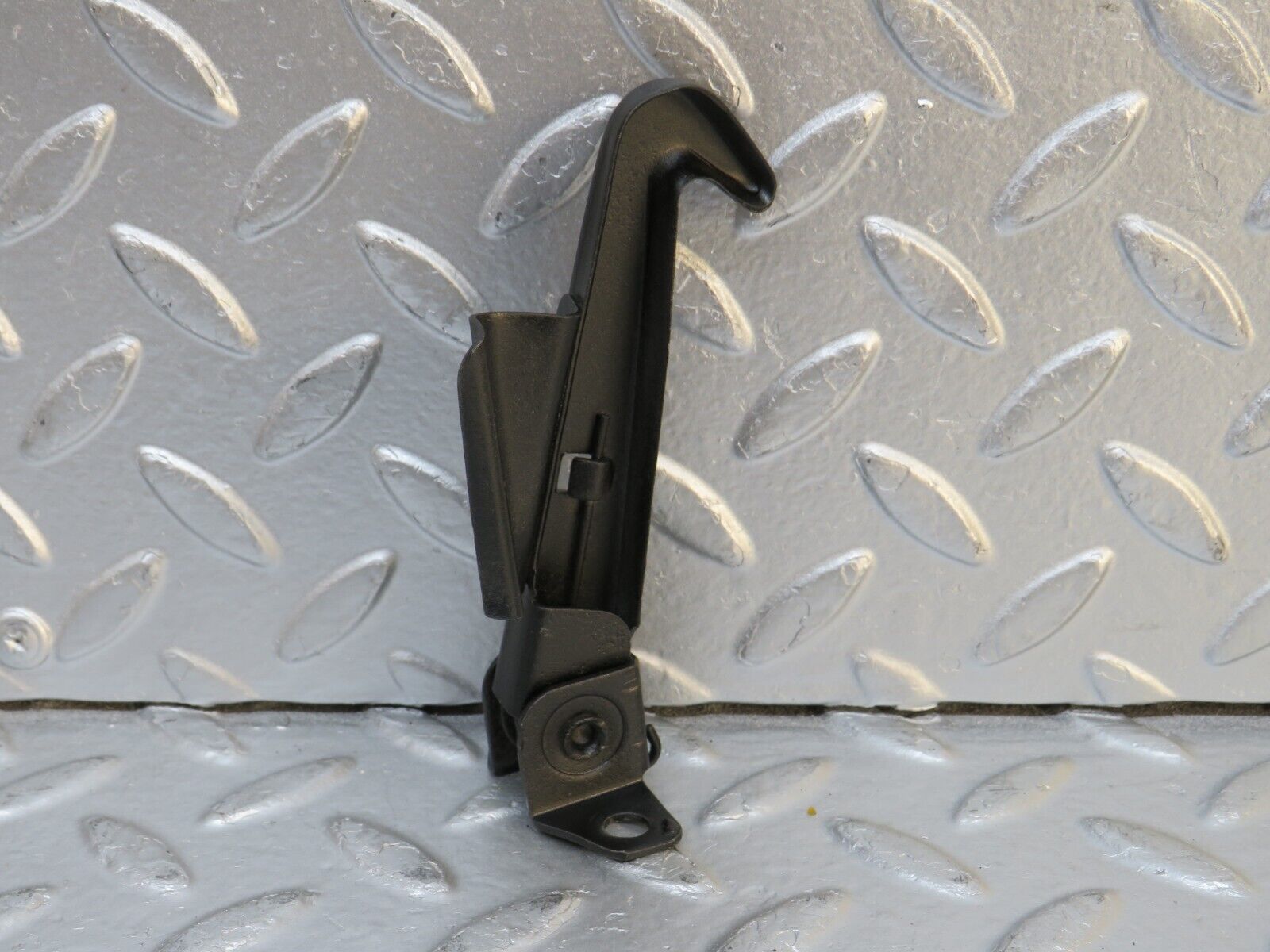 32244 Mercedes-Benz W116 350SE Bonnet Safety Right Side