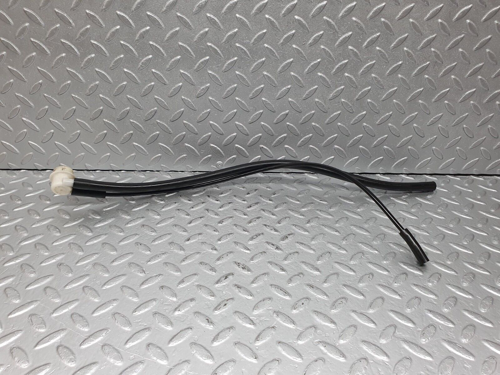 41110 Mercedes-Benz W126 300SE Fuel Vapor Hose Pipe 2014710781