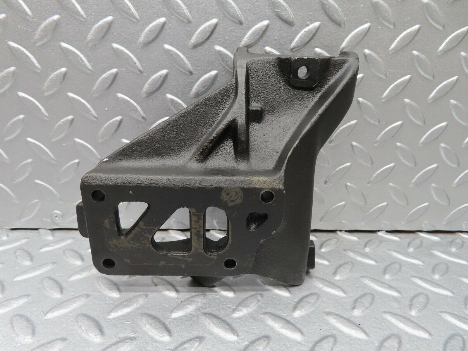 15960 Mercedes-Benz W123 280E Alternator Generator Bracket 1101550735