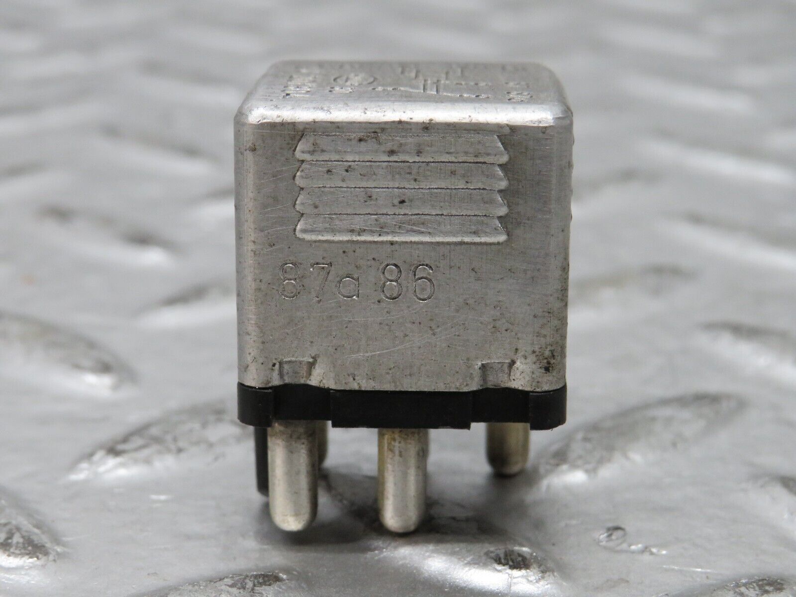 27196 Mercedes-Benz W123 280E Multi Purpose Relay 0015420219