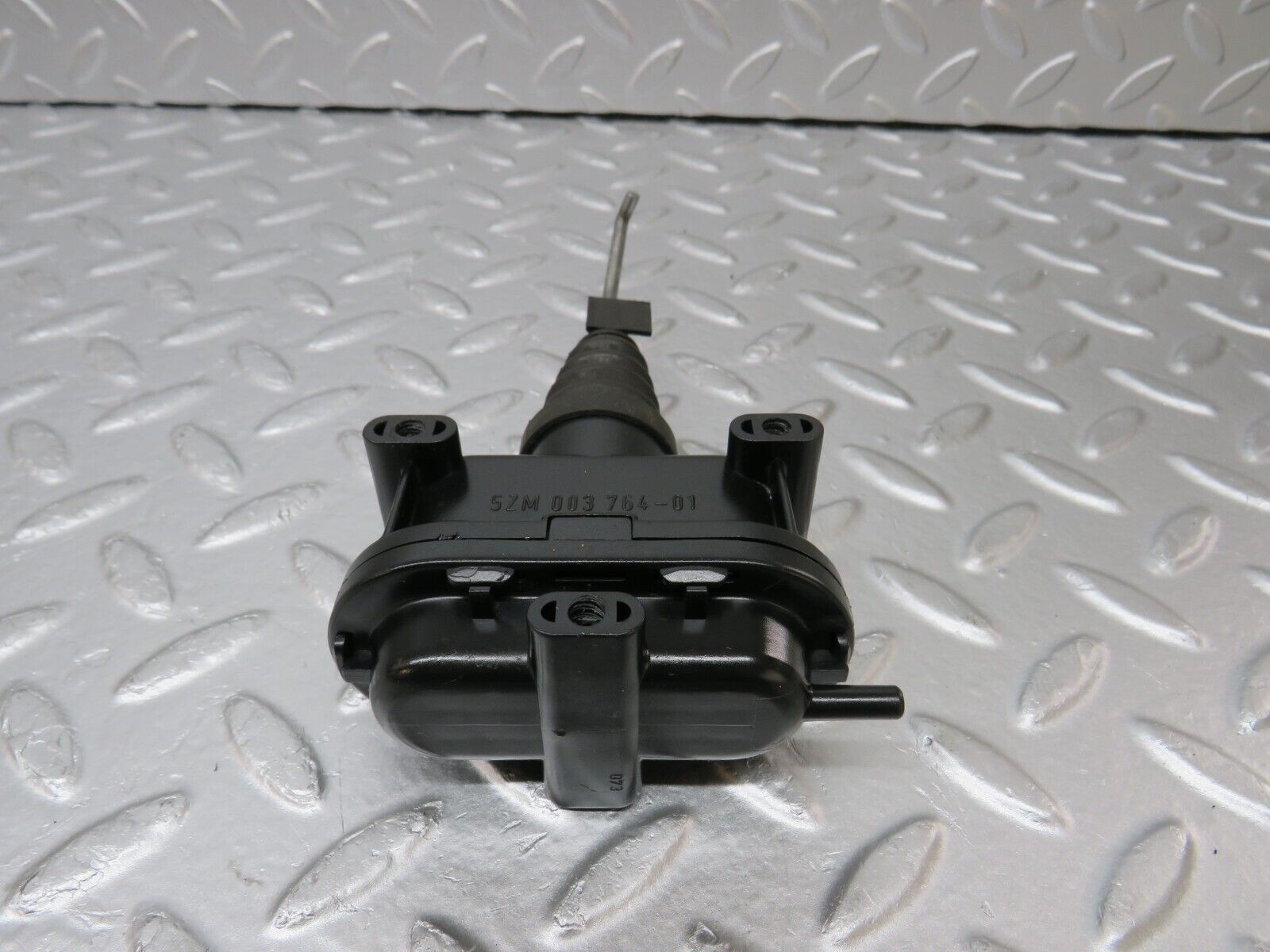 34332 Mercedes-Benz C126 380SEC Coupe Door Lock Vacuum Actuator Left Side