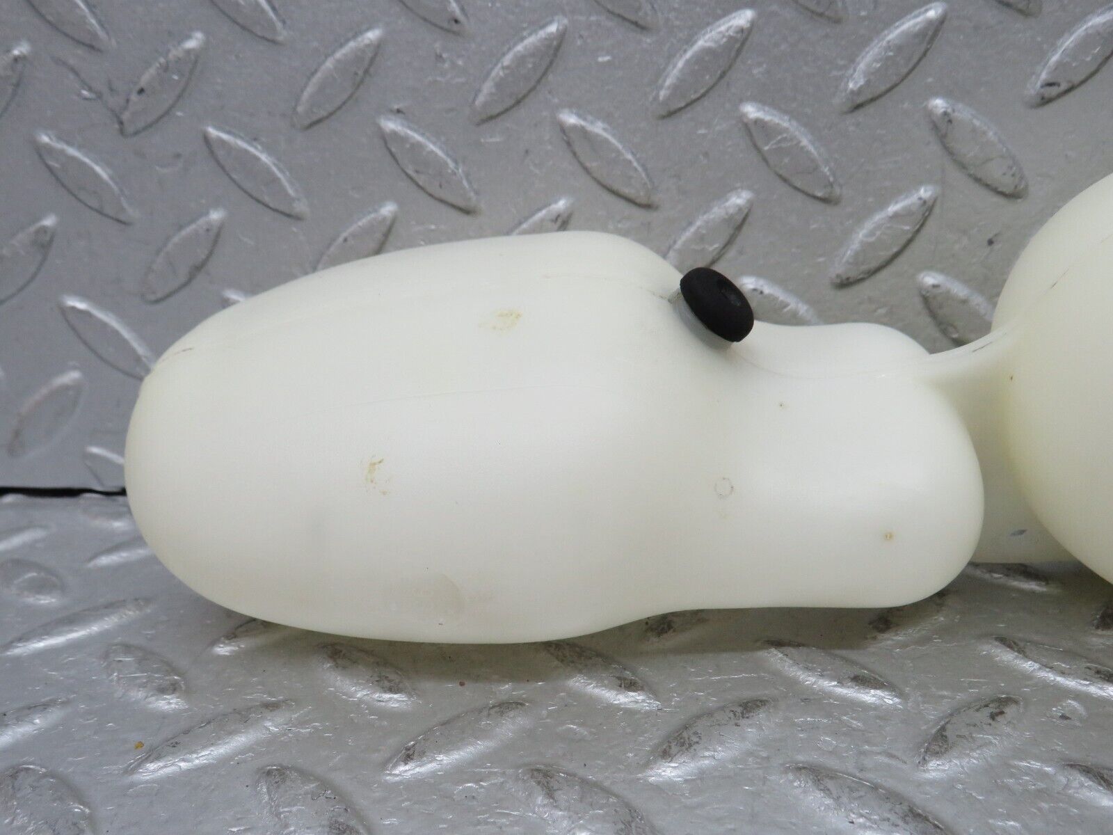 37861 Mercedes-Benz A124 320E Cabriolet Vacuum Reservoir Tank