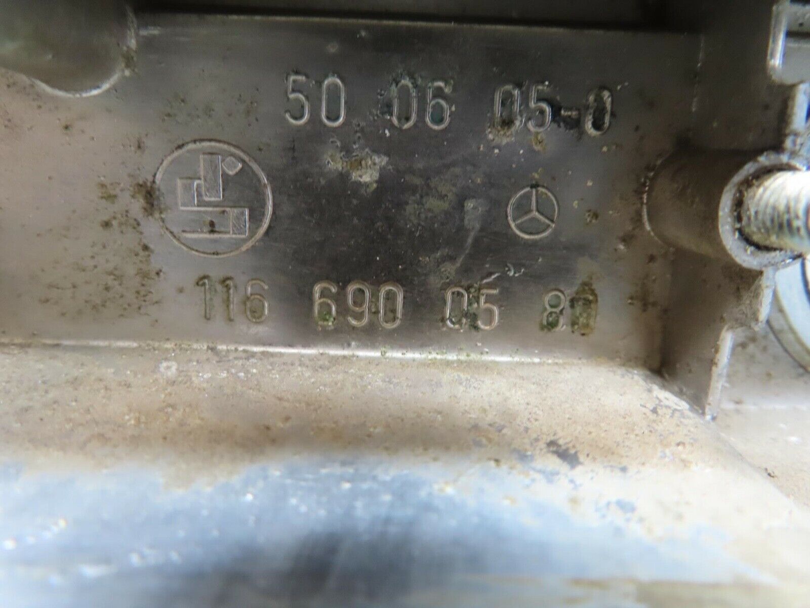 14330 Mercedes-Benz W116 350SE number Plate Light Holder Chrome Moulding Trim