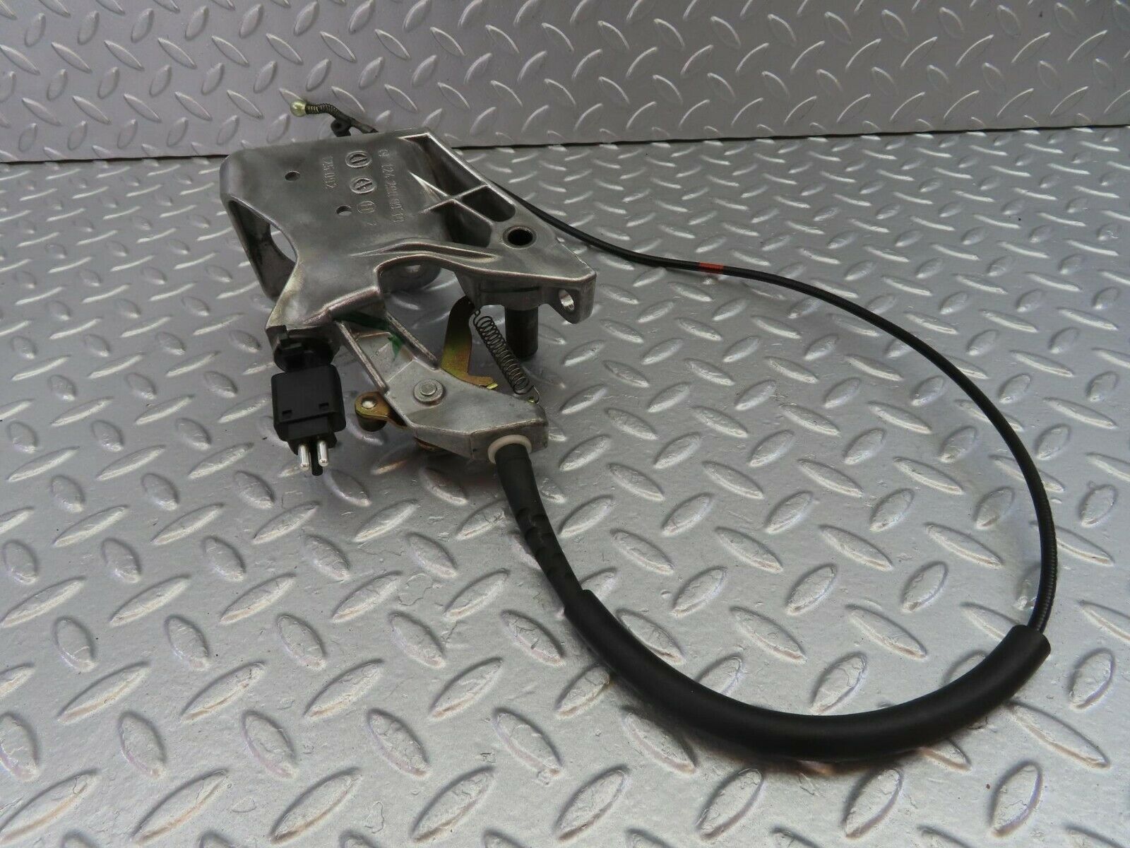 10430 Mercedes-Benz W201 190E Brake Pedal Bracket 1242900919