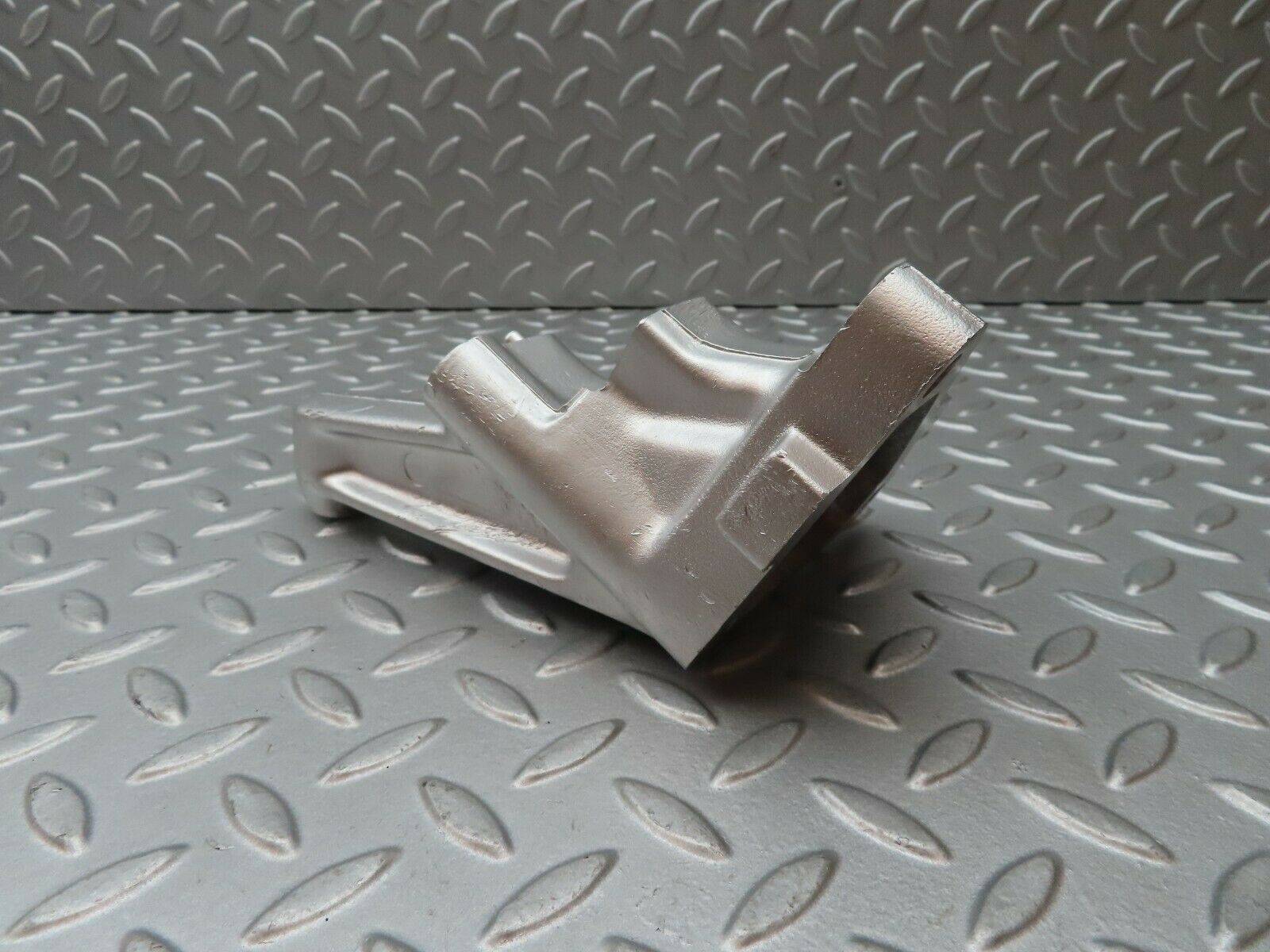 4399 Mercedes-Benz W123 230E Engine Mount Bracket Left Side 1022230504