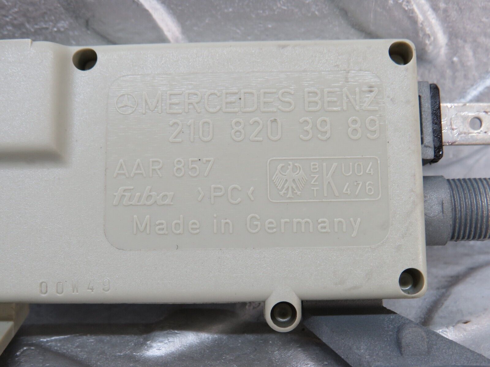 34881 Mercedes-Benz W210 320E Radio Audio Antenne Amplifier 2108203989