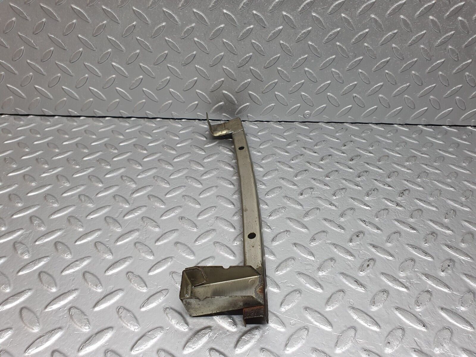 41068 Mercedes-Benz W126 300SE Rear Right Door Window Channel