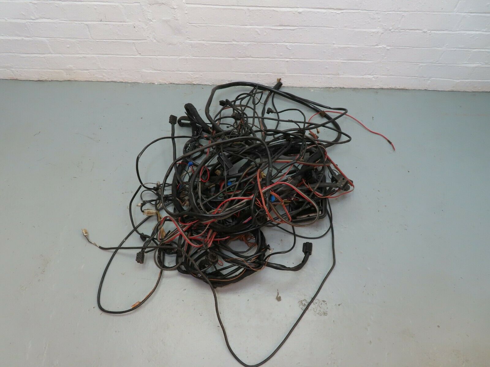 5943 Mercedes-Benz W123 200 Engine Chassis Body Wire Wiring Harness