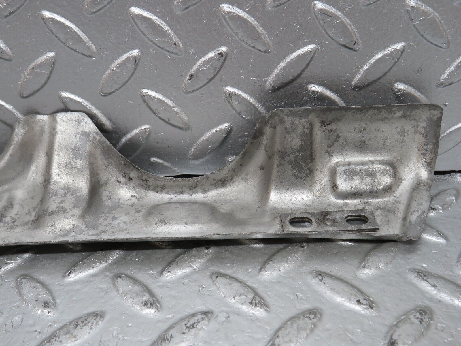 33114 Mercedes-Benz W126 420 V8 M117 Exhaust Manifold Heat Shield