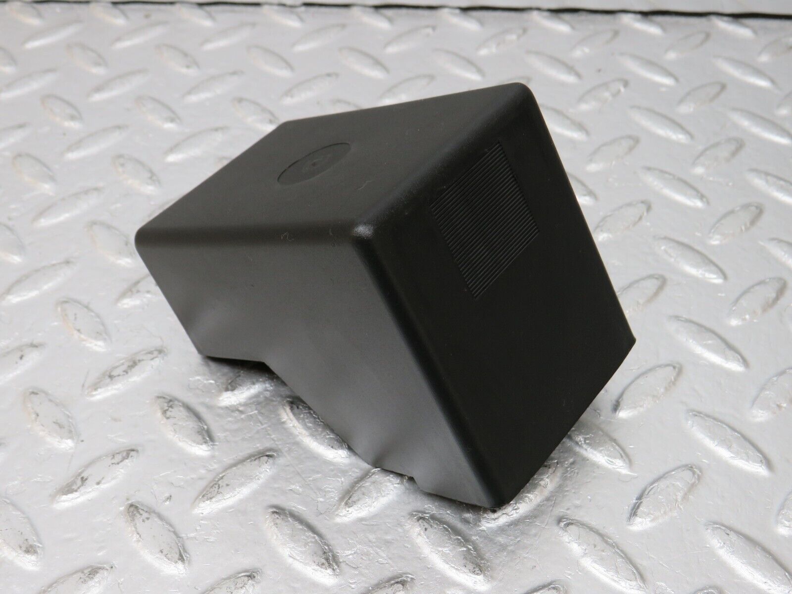 33703 Mercedes-Benz W201 190E 2.0L Relay Box Cover 2015450103