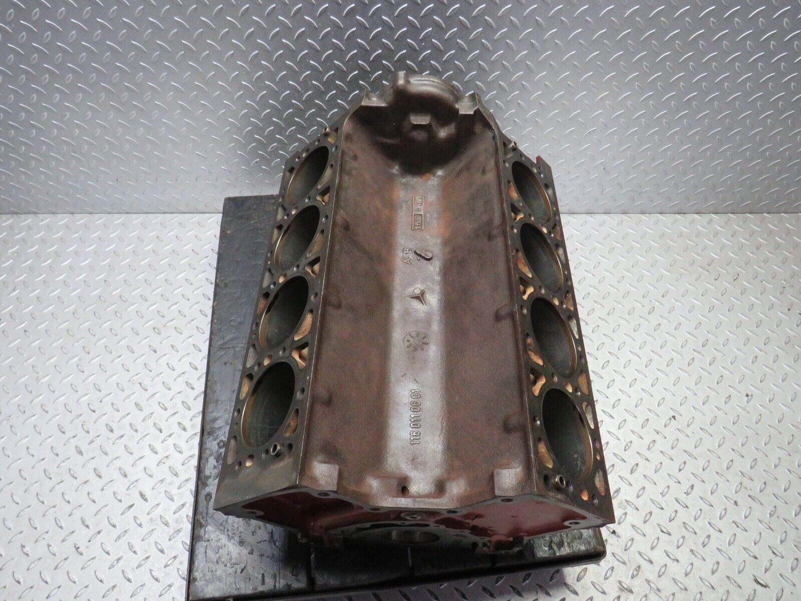 37675 Mercedes-Benz W109 300SE Engine Block M116.981 1160110601