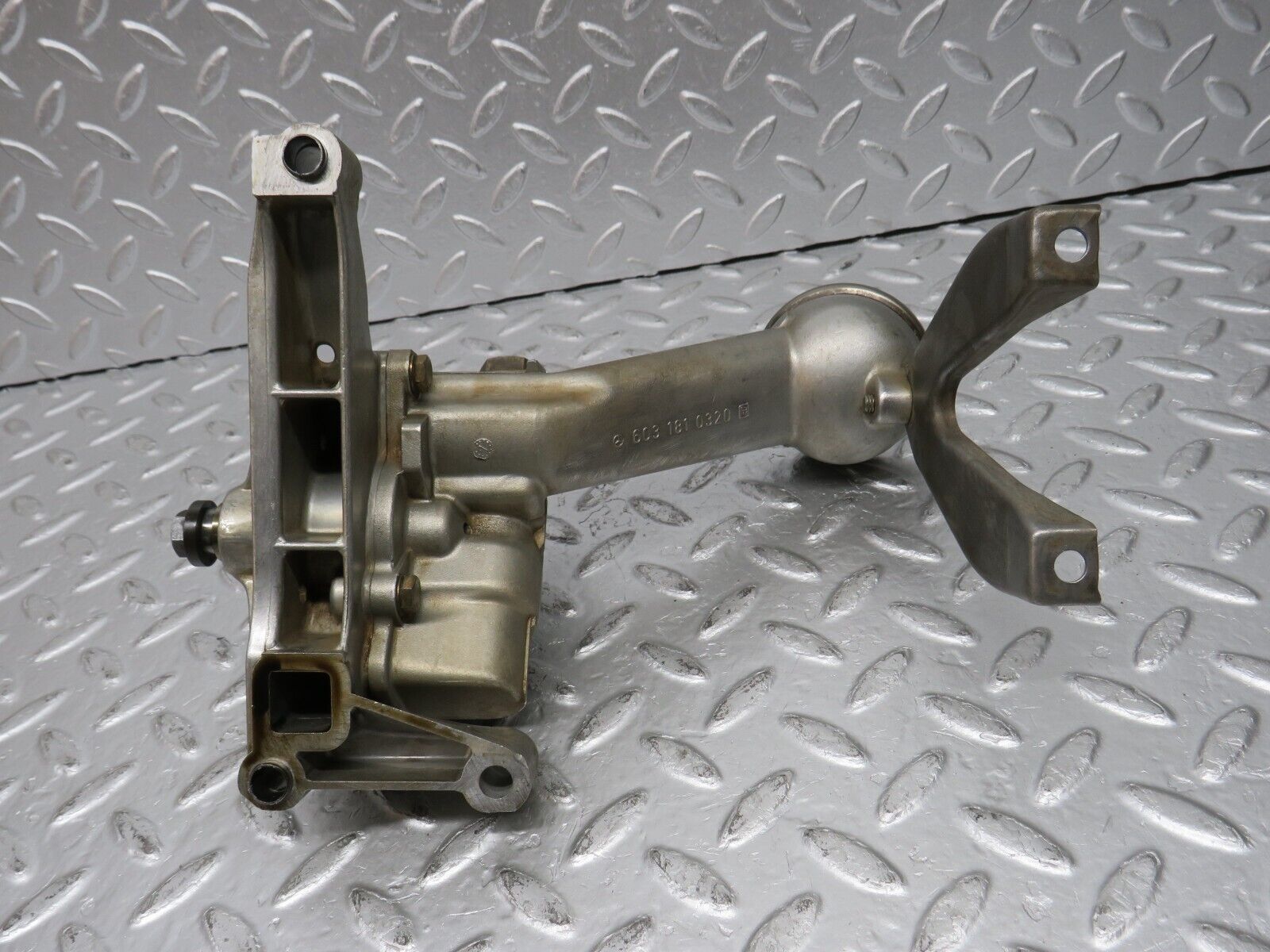 32711 Mercedes-Benz S124 300TE Wagon Oil Pump 6031810320 1031810001