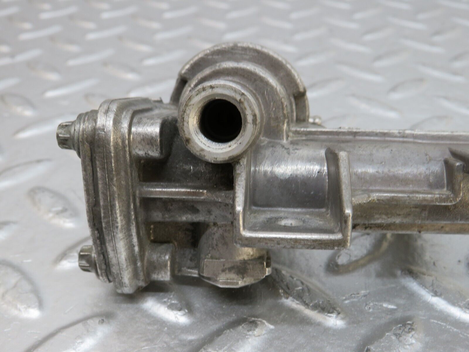 26690 Mercedes-Benz C124 220CE Coupe Fuel Injector Rail 1110780745