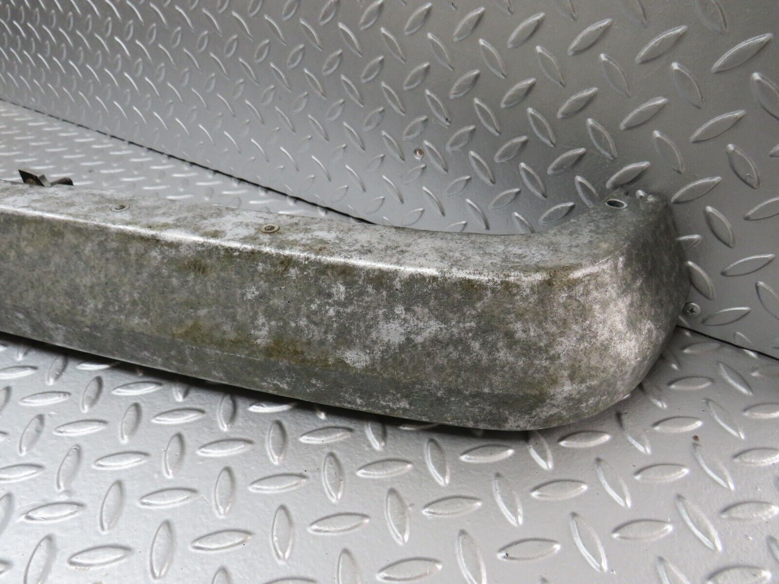 34463 Mercedes-Benz C126 380SEC Coupe Front Bumper Bracket 1268850101