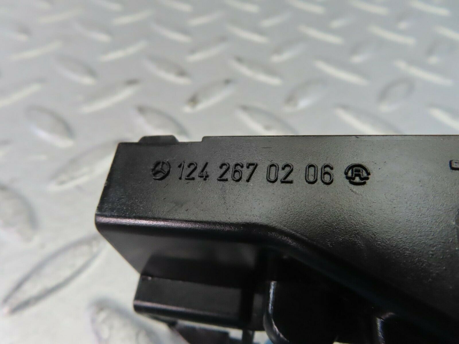 10398 Mercedes-Benz W201 190E Gear Selector Trim 1242670206