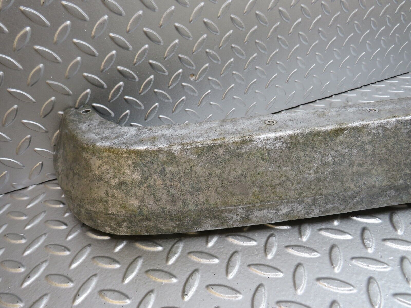 34463 Mercedes-Benz C126 380SEC Coupe Front Bumper Bracket 1268850101