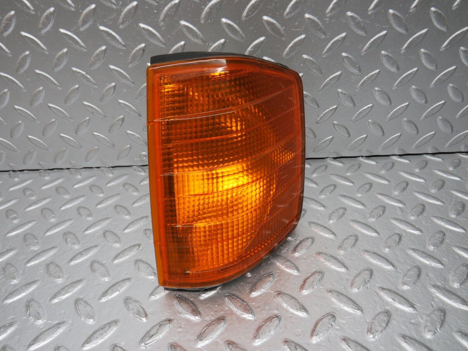 30669 Mercedes-Benz W201 190E 2.0L Indicator Light Front Left Bosch 1305232034