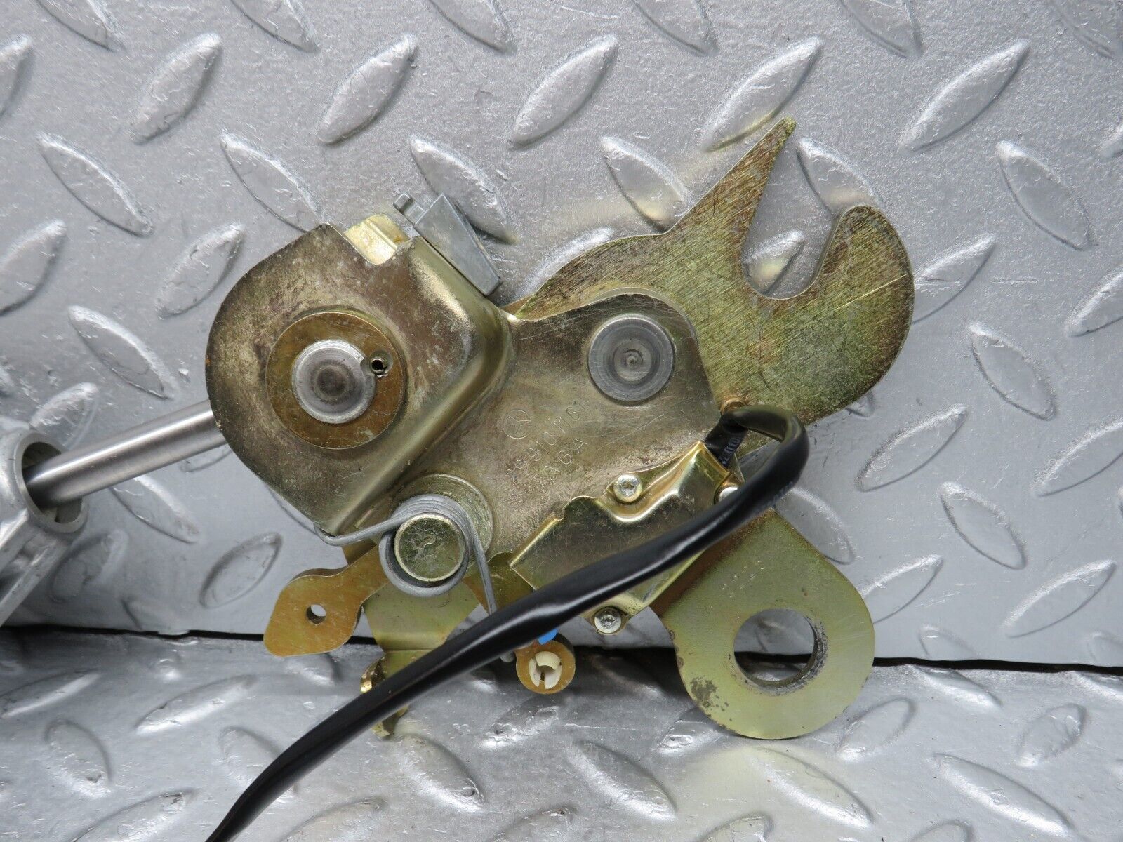 36846 Mercedes-Benz R129 300SL-24 Front Left Seat Recline Mechanism 1299101161