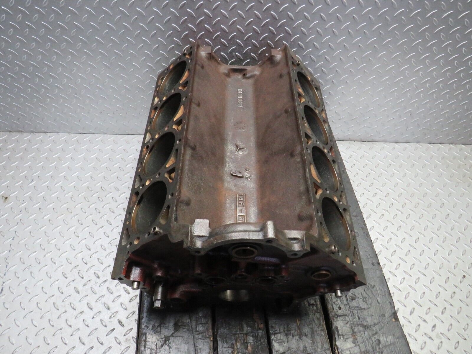 37675 Mercedes-Benz W109 300SE Engine Block M116.981 1160110601