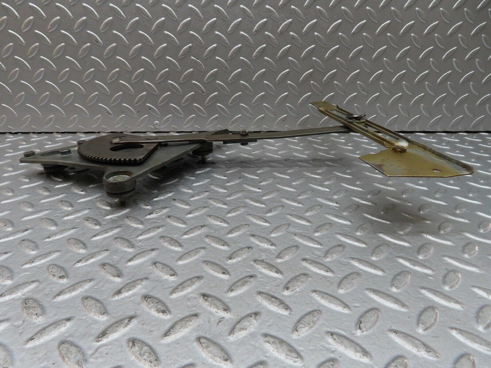18535 Mercedes-Benz W116 450SEL Rear Left Power Window Regulator