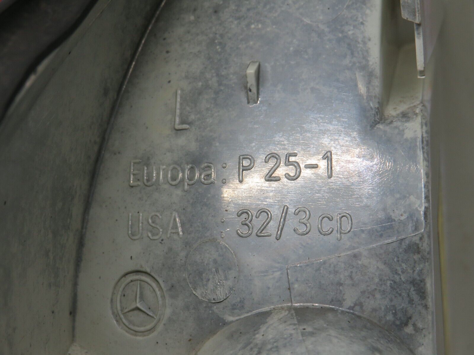 31707 Mercedes-Benz W201 190LE 1.8L Indicator Light Front Left Bosch 1305232911