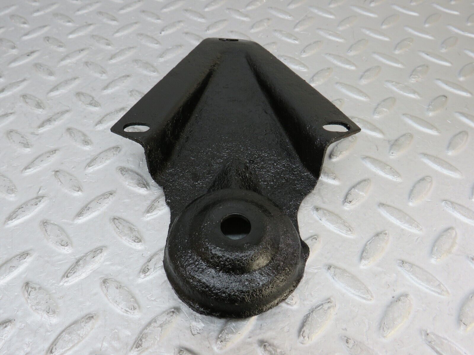 35786 Mercedes-Benz W108 Rear Suspension Axle Mounting Bracket