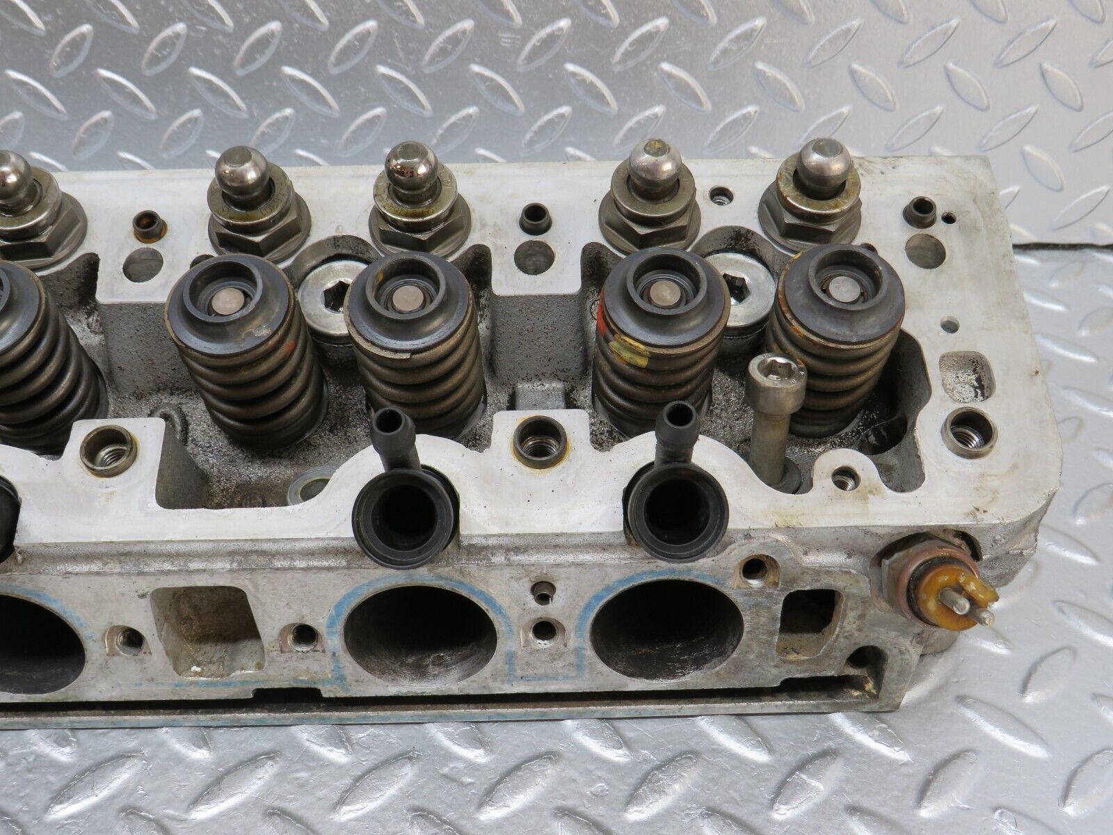 34540 Mercedes-Benz C126 380SEC Coupe Cylinder Head Left Side 1160163301