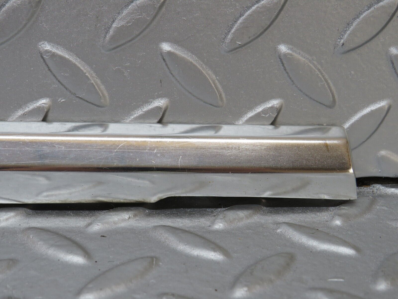 36295 Mercedes-Benz W126 420SE Rear Left Door Chrome Moulding Trim