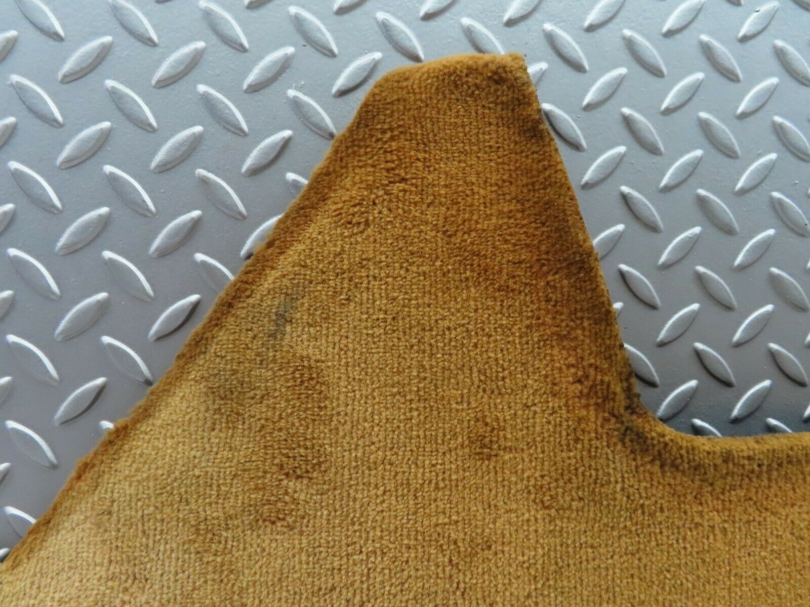 6323 Mercedes-Benz W126 380SE Centre Console Carpet Right Side Palomino