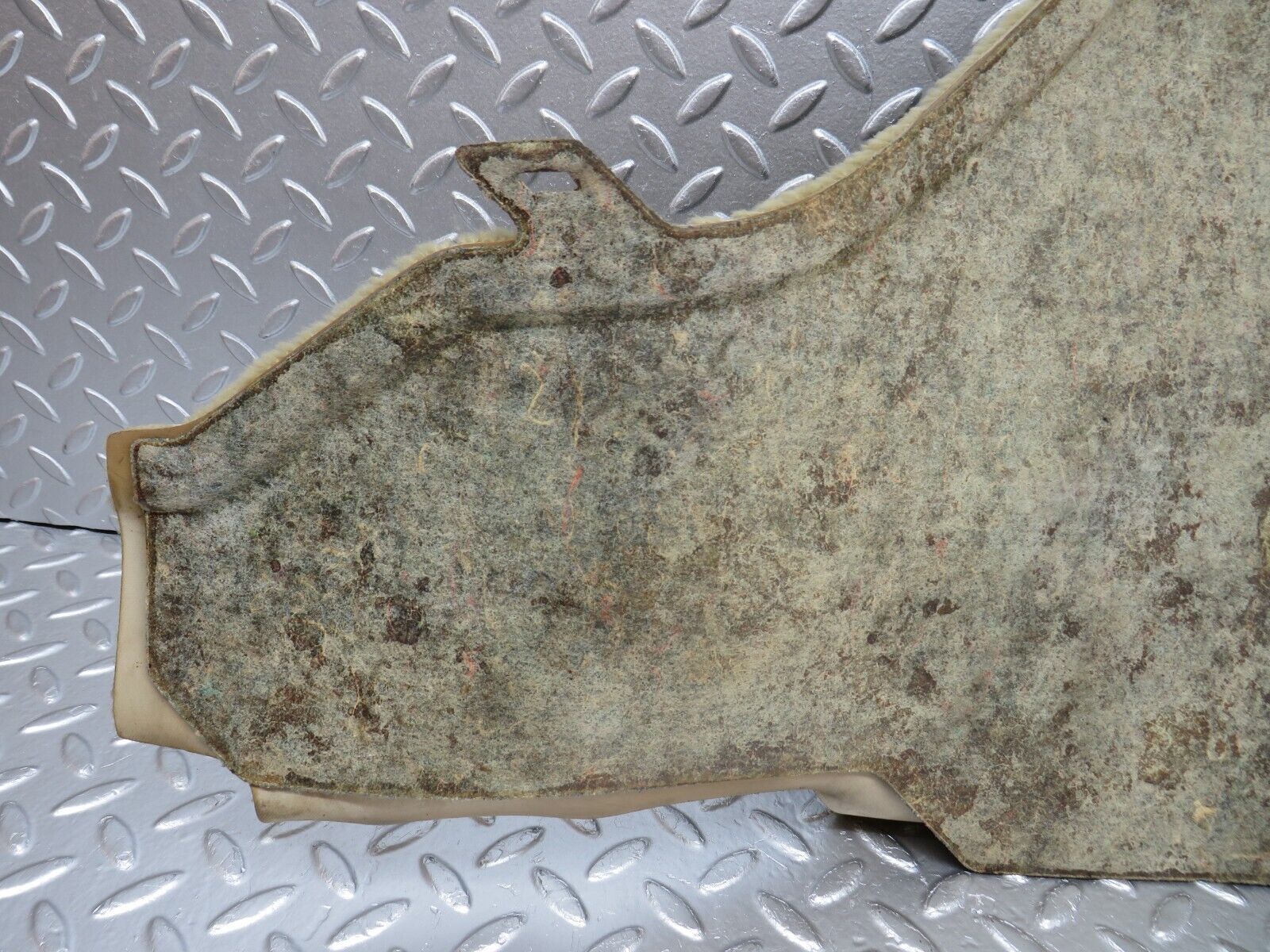 34157 Mercedes-Benz W124 260E Centre Console Carpet Left Side Beige