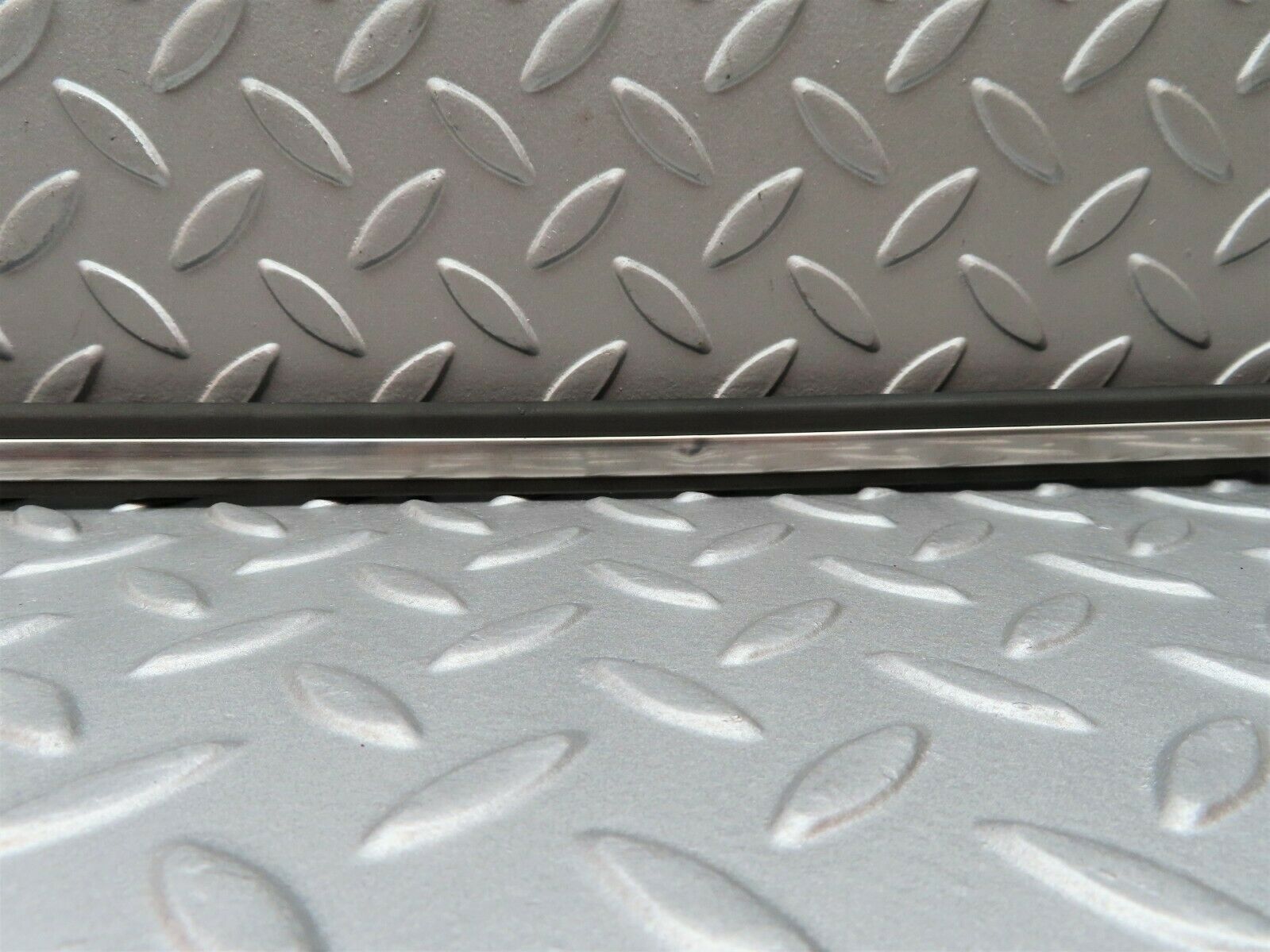 3695 Mercedes-Benz S123 200T Wagon Centre Door Chrome Trim Front Right