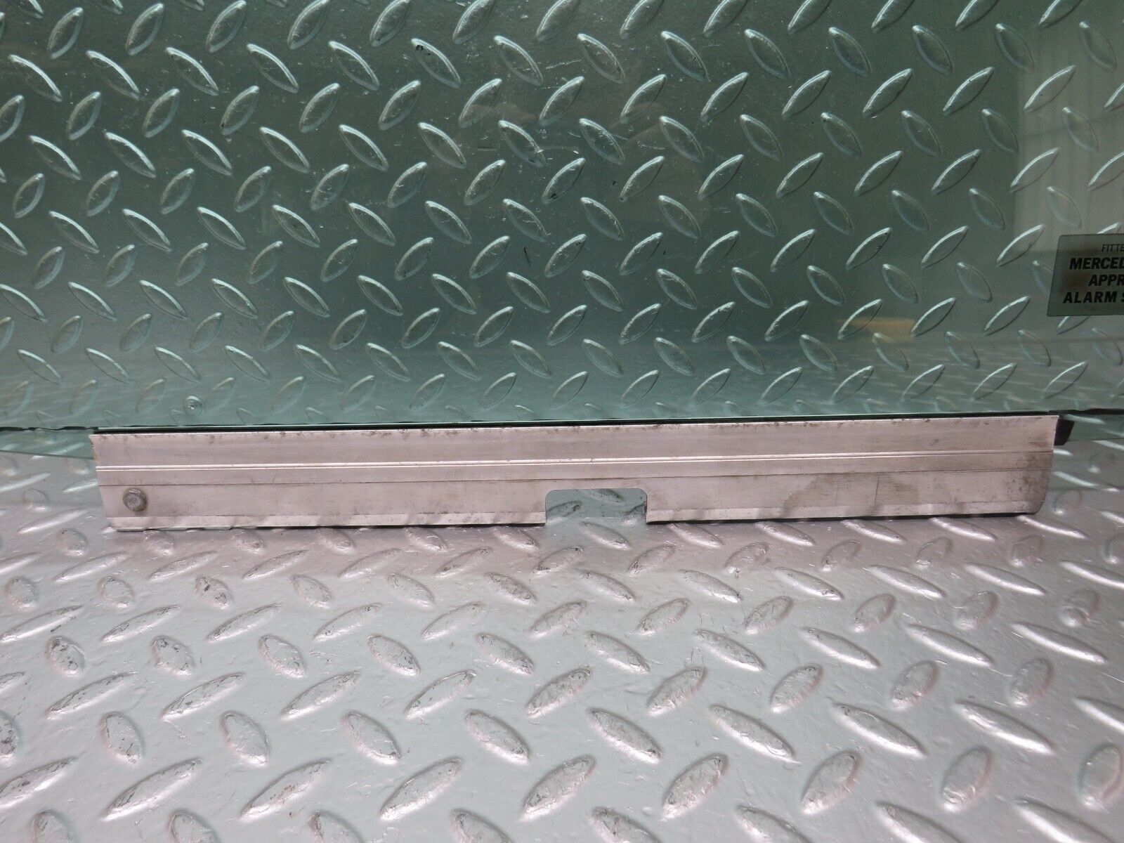 25646 Mercedes-Benz W124 280E Front Left Door Window Glass