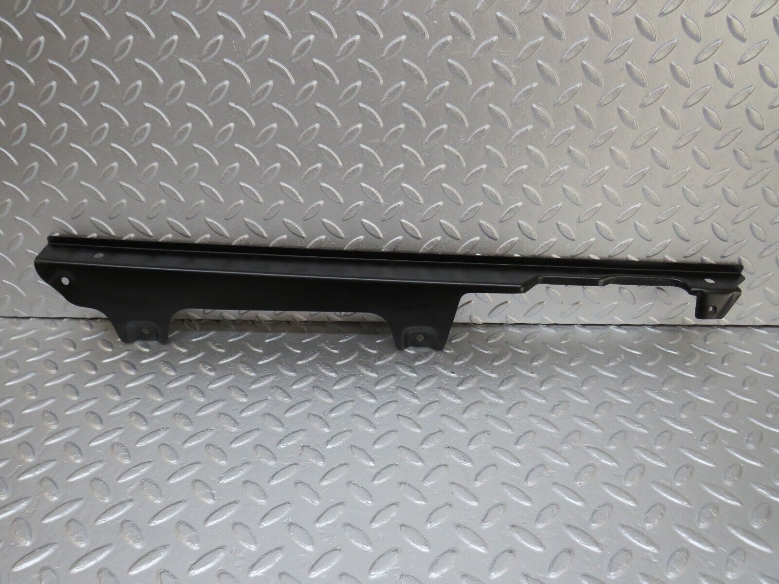 34610 Mercedes-Benz C126 380SEC Coupe Rear WIndow Channel Support Left Side