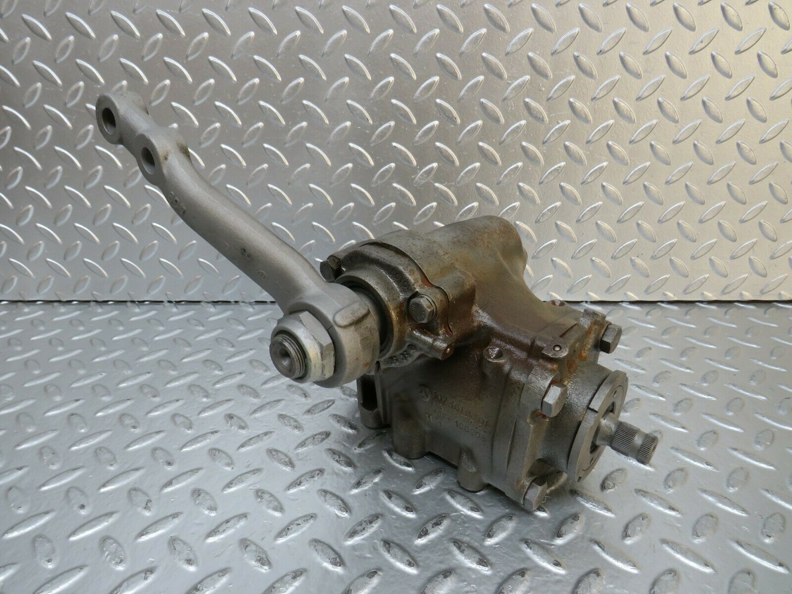 23634 Mercedes-Benz W114 280E Steering Box RHD 1074610601