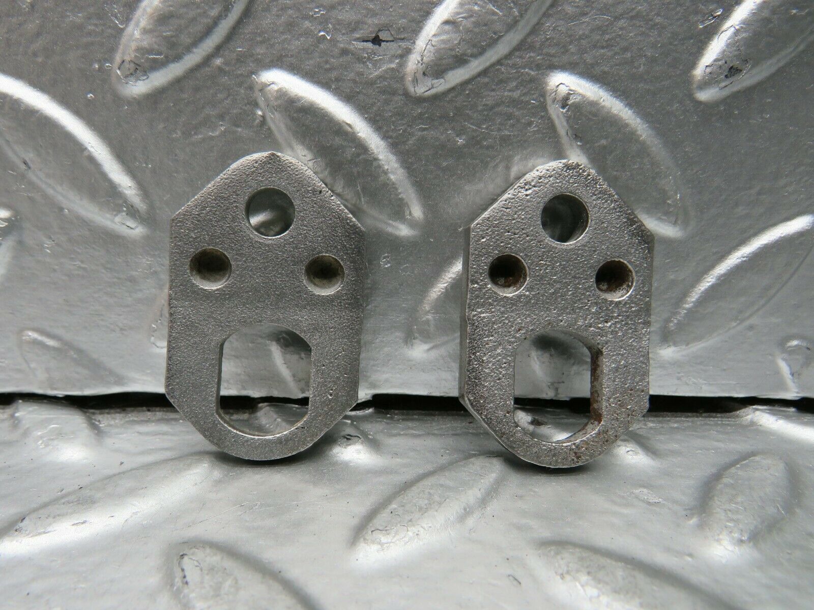 23171 Mercedes-Benz C107 450SLC Coupe Fuel Injector Bracket Pair