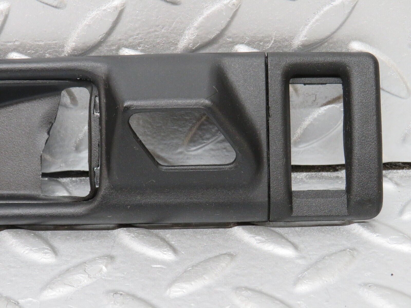 36103 Mercedes-Benz W126 420SE Interior Door Handle Frame Rear Right 1267660211 1267660491