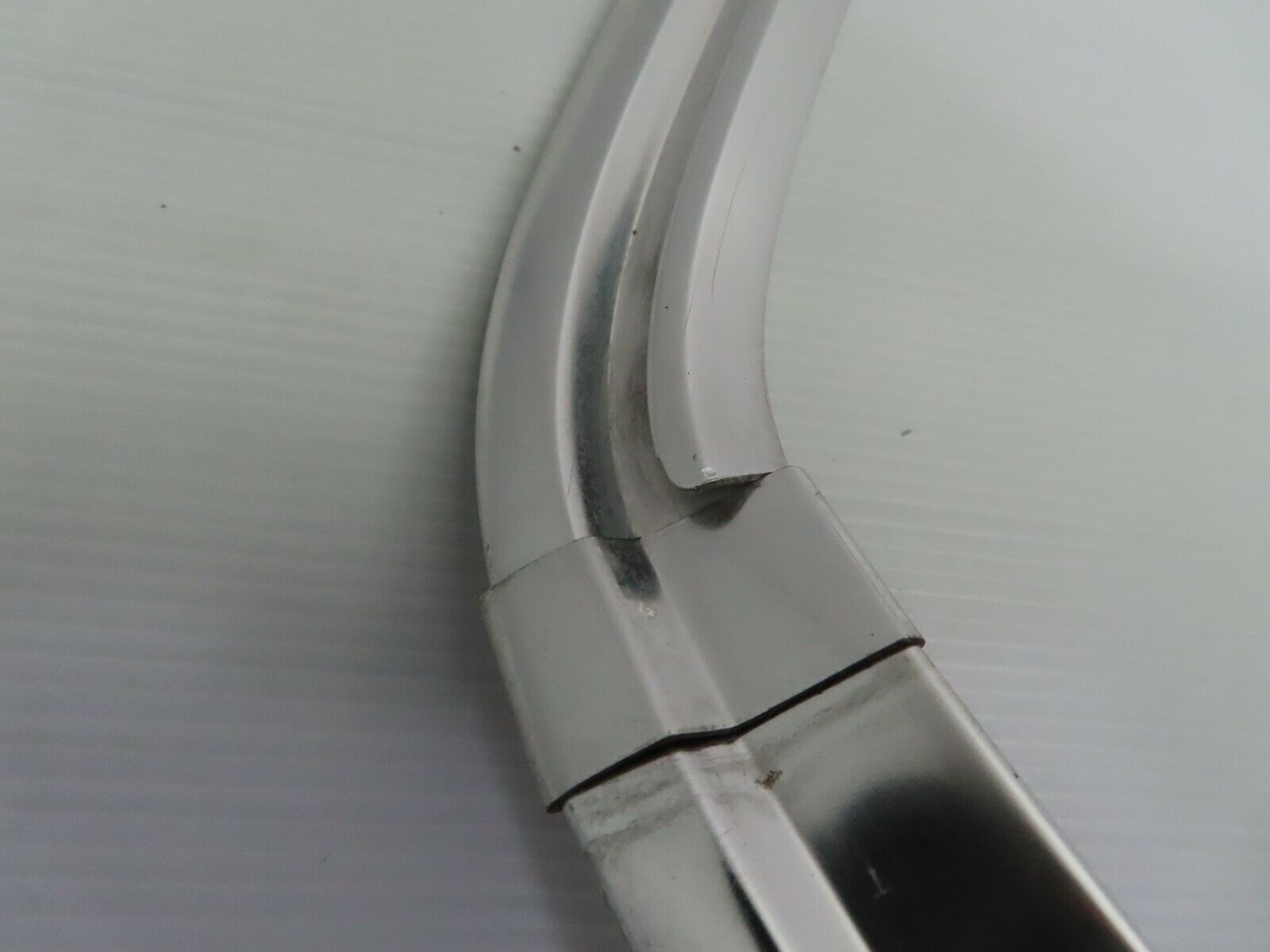 7173 Mercedes-Benz C107 350 SLC Rear Windscreen Chrome Frame