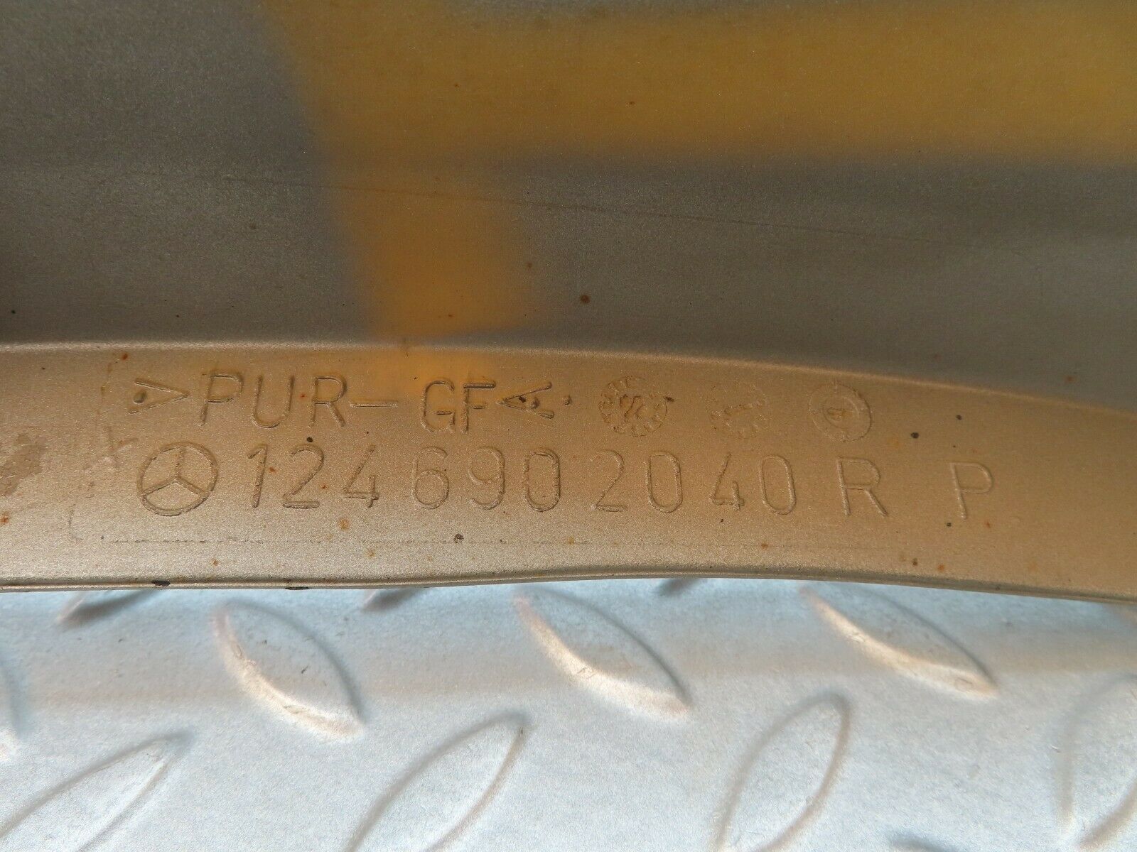 5550 Mercedes-Benz W124 230E Rear Right Fender Wing Lower Moulding Trim 1246902040