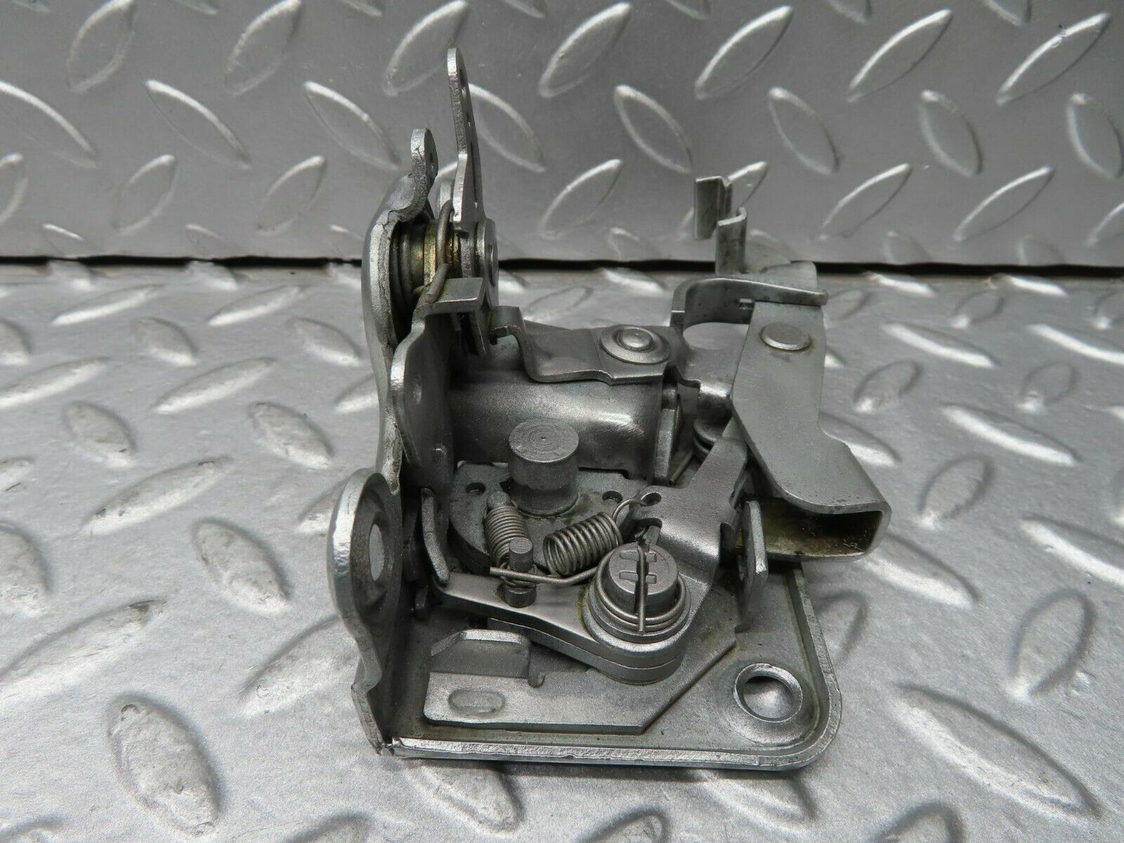 16694 Mercedes-Benz C107 380SLC Left Door Lock Mechanism