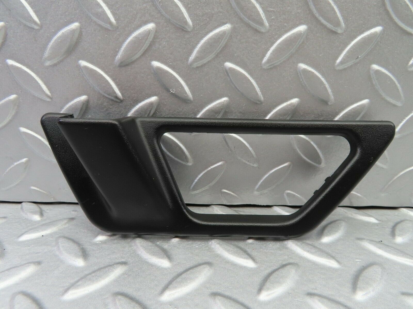 6432 Mercedes-Benz S124 E220 Wagon Door Opener Frame Front Right