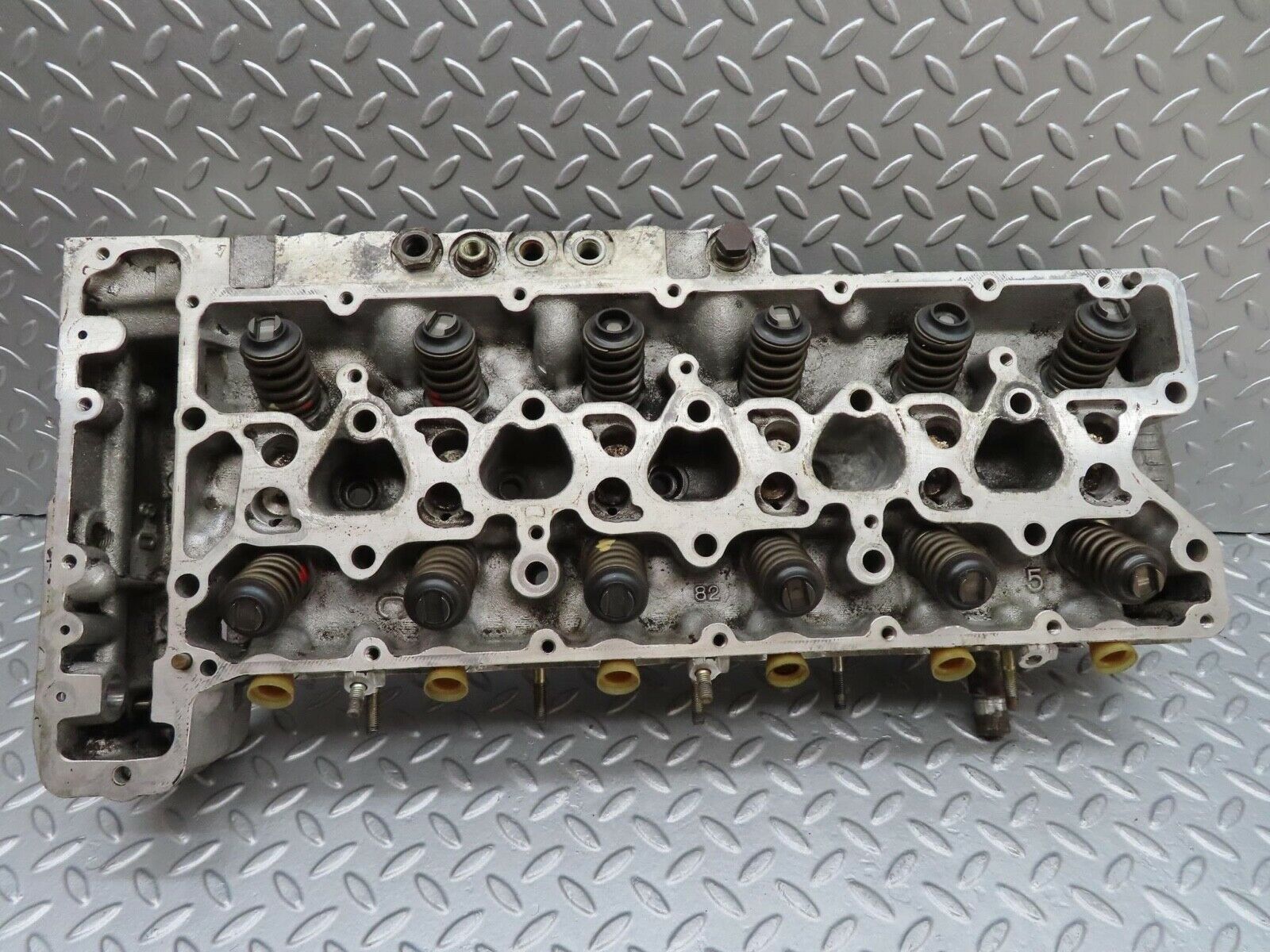 16072 Mercedes-Benz W123 280E Cylinder Head 1100161901