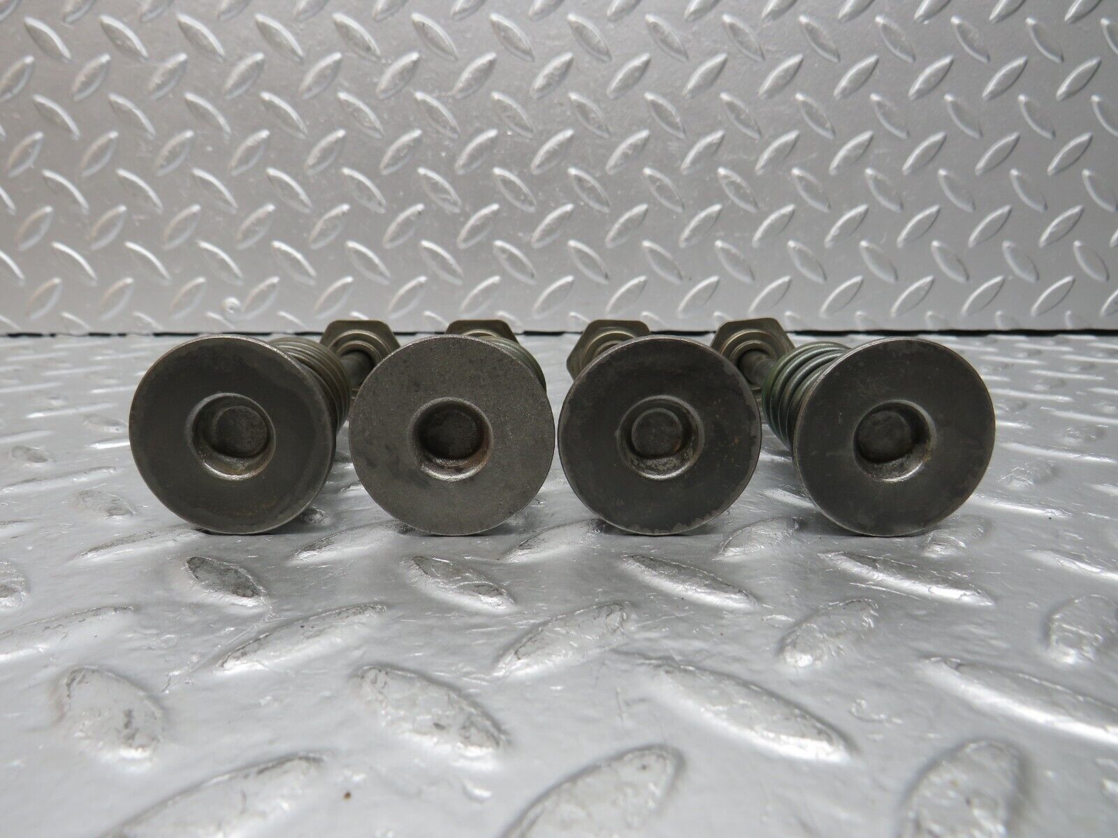 0886 Mercedes-Benz W123 240D Engine Exhaust Valve with Spring