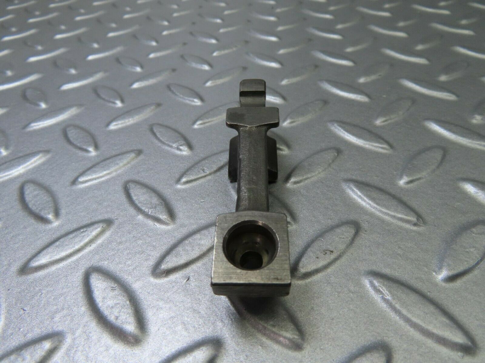 9134 Mercedes-Benz W108 Valve Rocker Arm With Retaining Spring