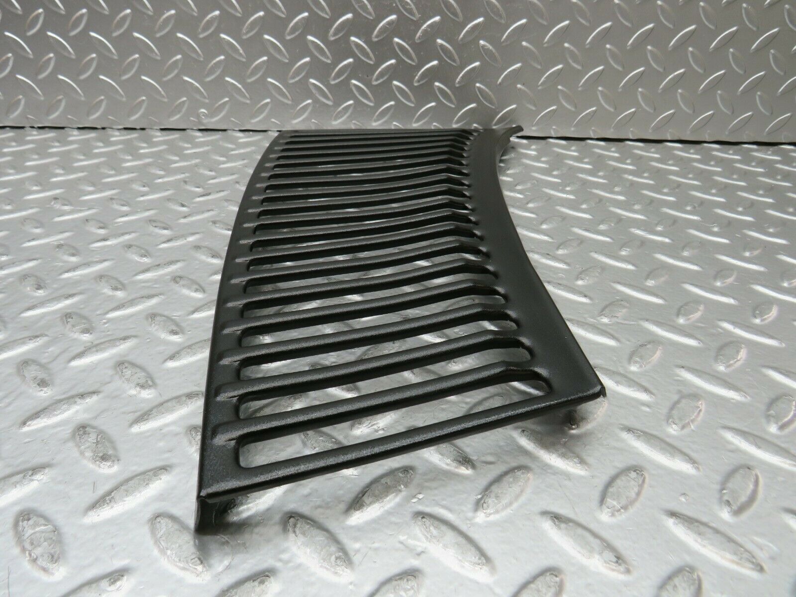 22868 Mercedes-Benz C107 450SLC Coupe Air Intake Grill Right Side