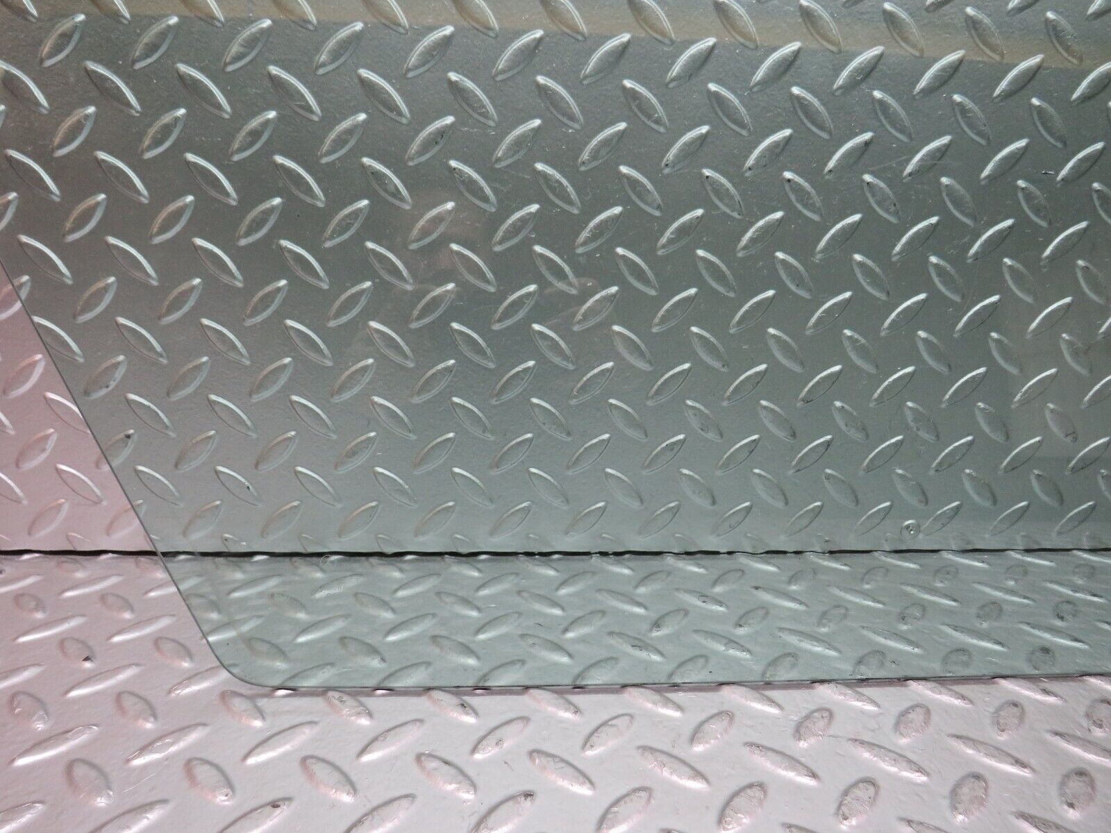 27843 Mercedes-Benz S124 300TE Wagon Rear Left Trunk Quarter Window Glass