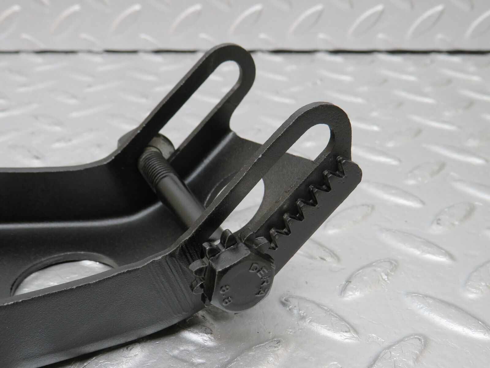 34587 Mercedes-Benz C126 380SEC Coupe Alternator Generator Bracket