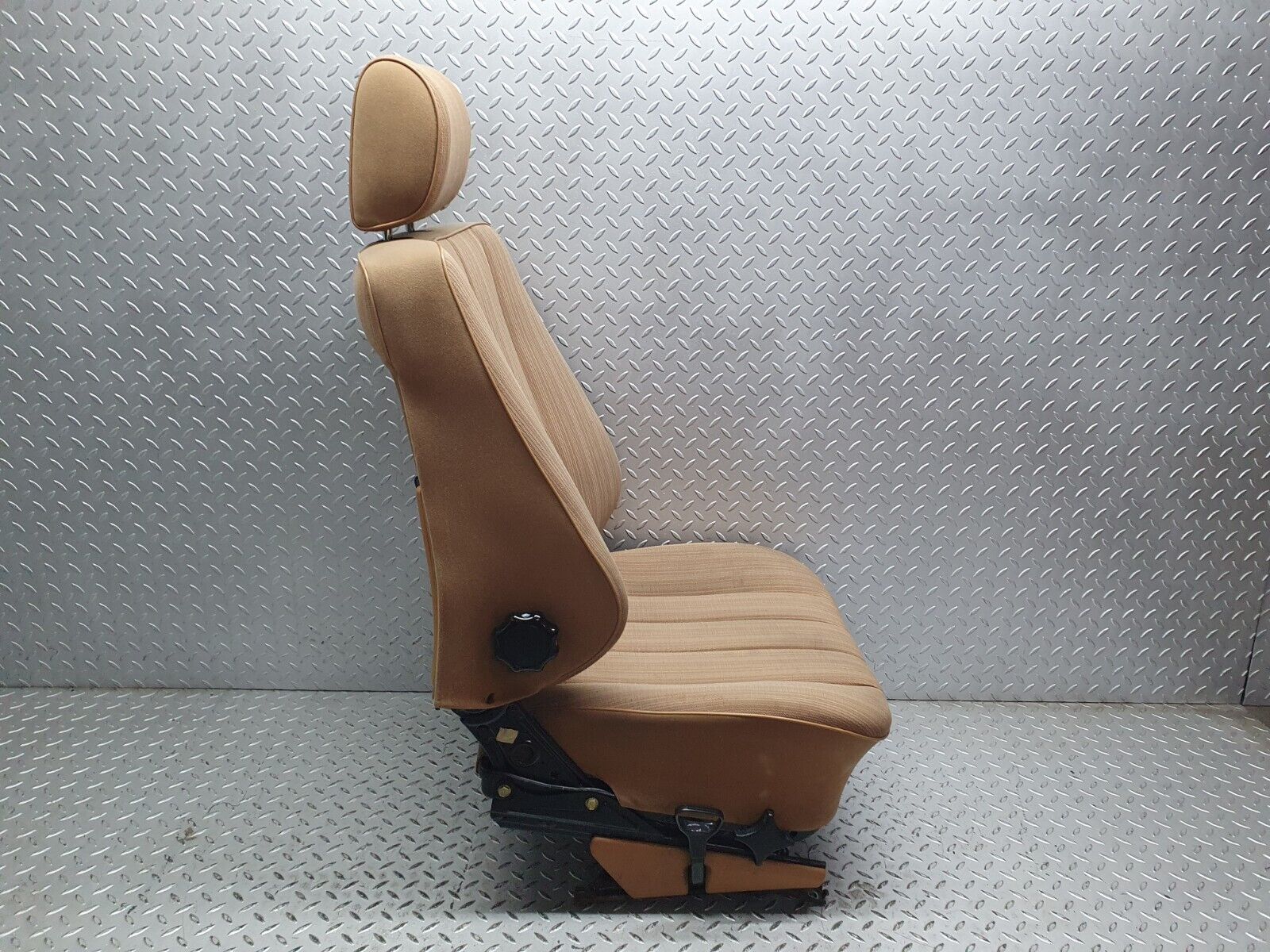 41374 Mercedes-Benz W124 200E Front Right Driver Side Seat Palomino 1249101050