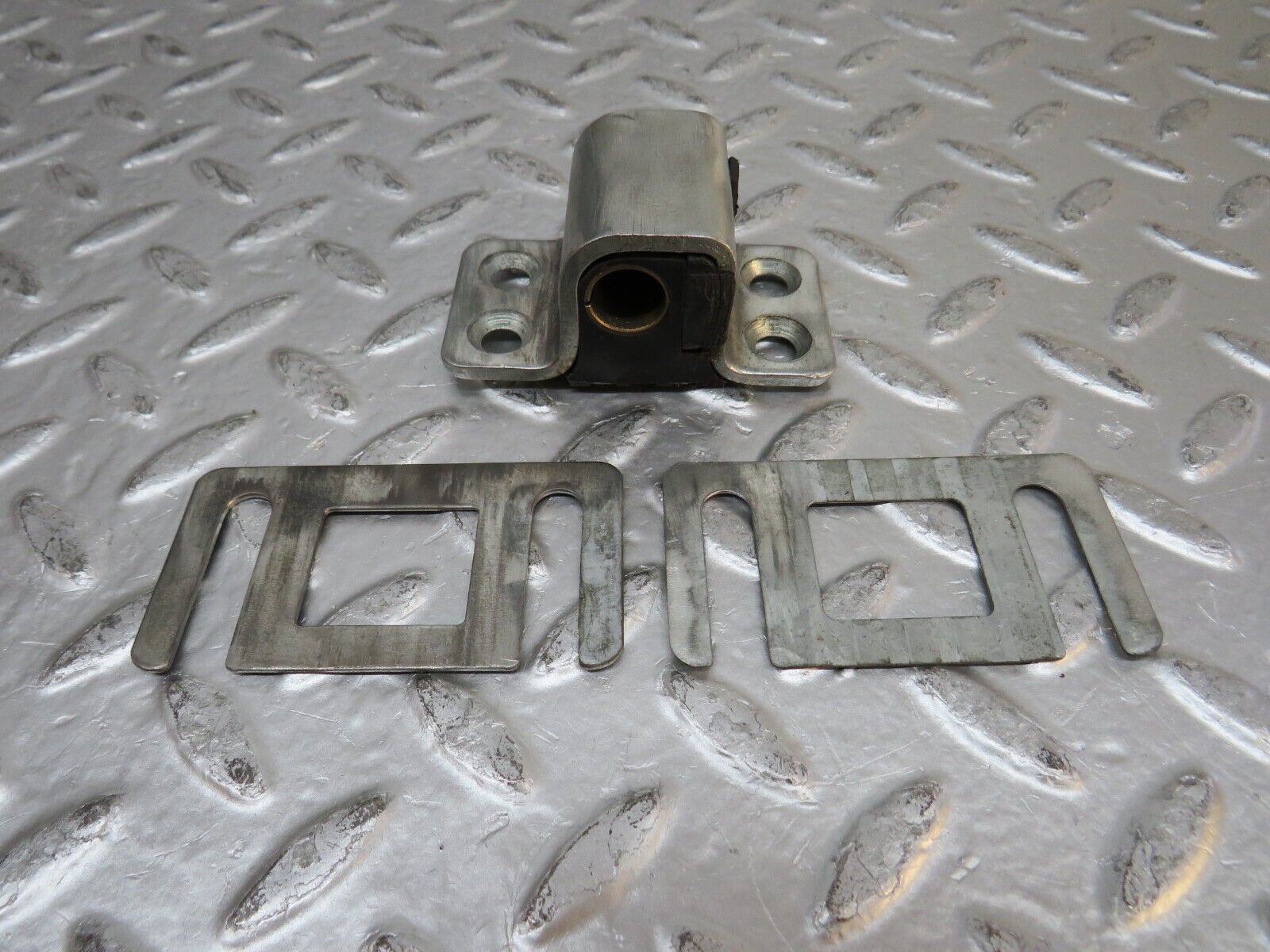 29828 Mercedes-Benz W123 230E Right Door Lock Latch